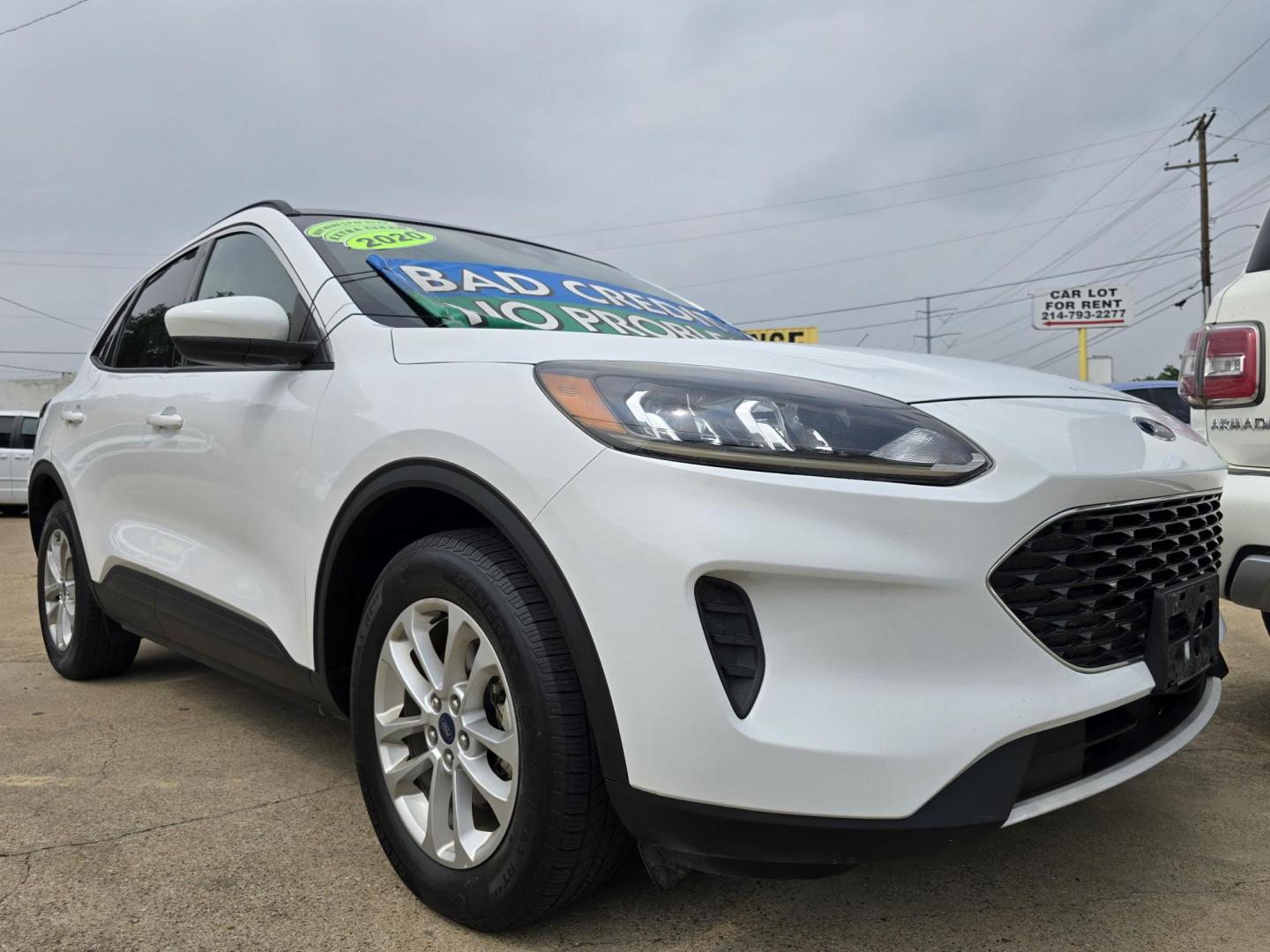 2020 WHITE Ford Escape SE (1FMCU9G67LU) with an 1.5L L3 engine, 6A transmission, located at 2660 S.Garland Avenue, Garland, TX, 75041, (469) 298-3118, 32.885551, -96.655602 - Photo#1