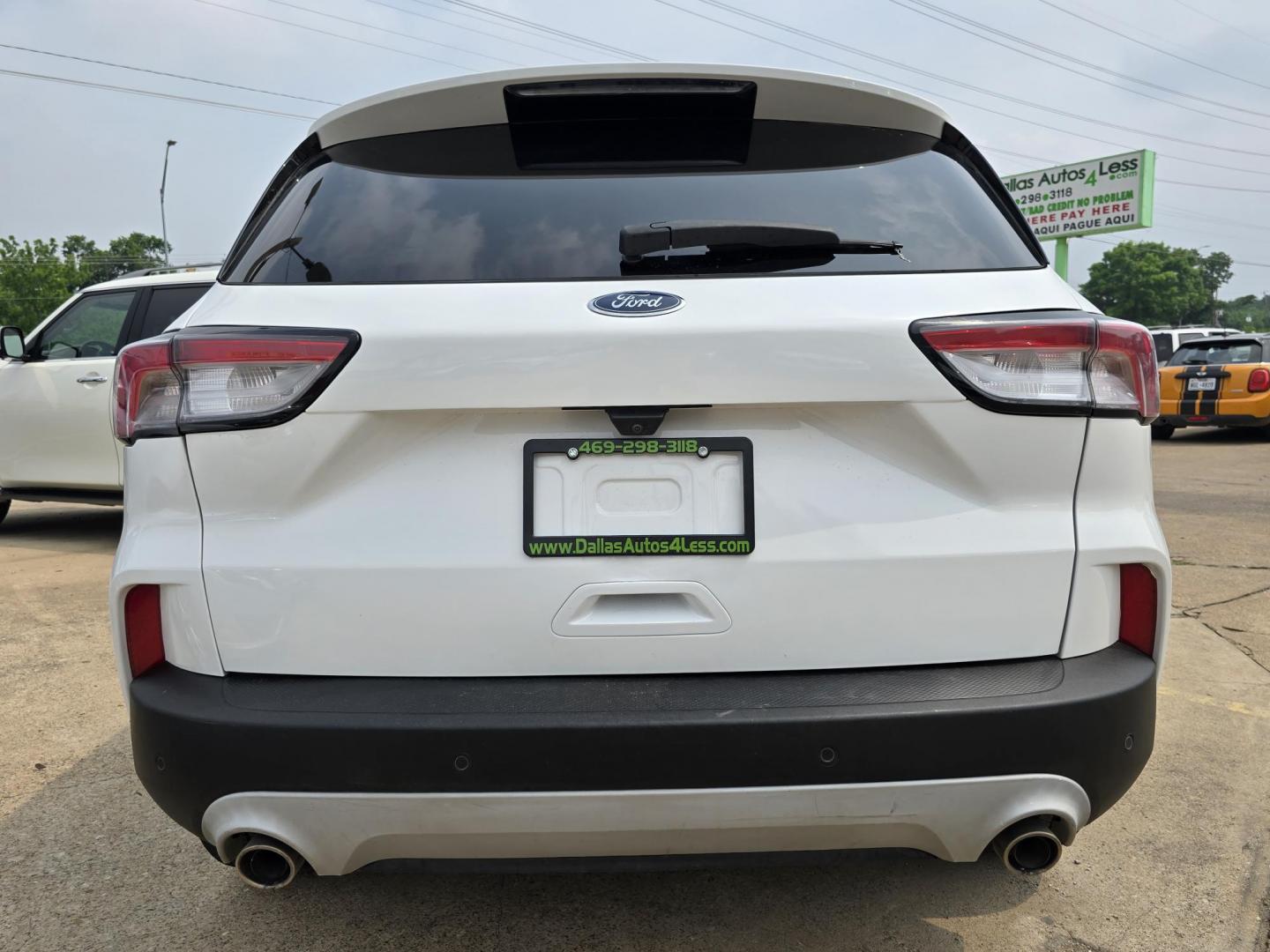 2020 WHITE Ford Escape SE (1FMCU9G67LU) with an 1.5L L3 engine, 6A transmission, located at 2660 S.Garland Avenue, Garland, TX, 75041, (469) 298-3118, 32.885551, -96.655602 - Photo#4