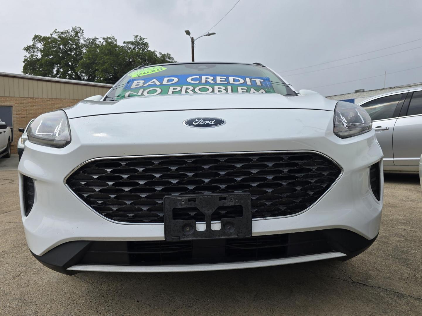 2020 WHITE Ford Escape SE (1FMCU9G67LU) with an 1.5L L3 engine, 6A transmission, located at 2660 S.Garland Avenue, Garland, TX, 75041, (469) 298-3118, 32.885551, -96.655602 - Photo#9