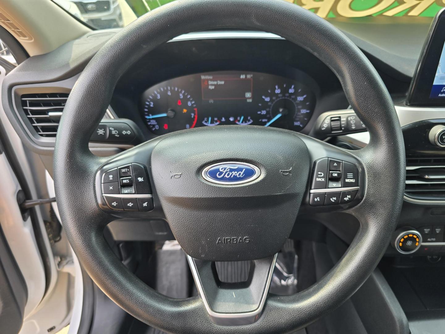 2020 WHITE Ford Escape SE (1FMCU9G67LU) with an 1.5L L3 engine, 6A transmission, located at 2660 S.Garland Avenue, Garland, TX, 75041, (469) 298-3118, 32.885551, -96.655602 - Photo#12