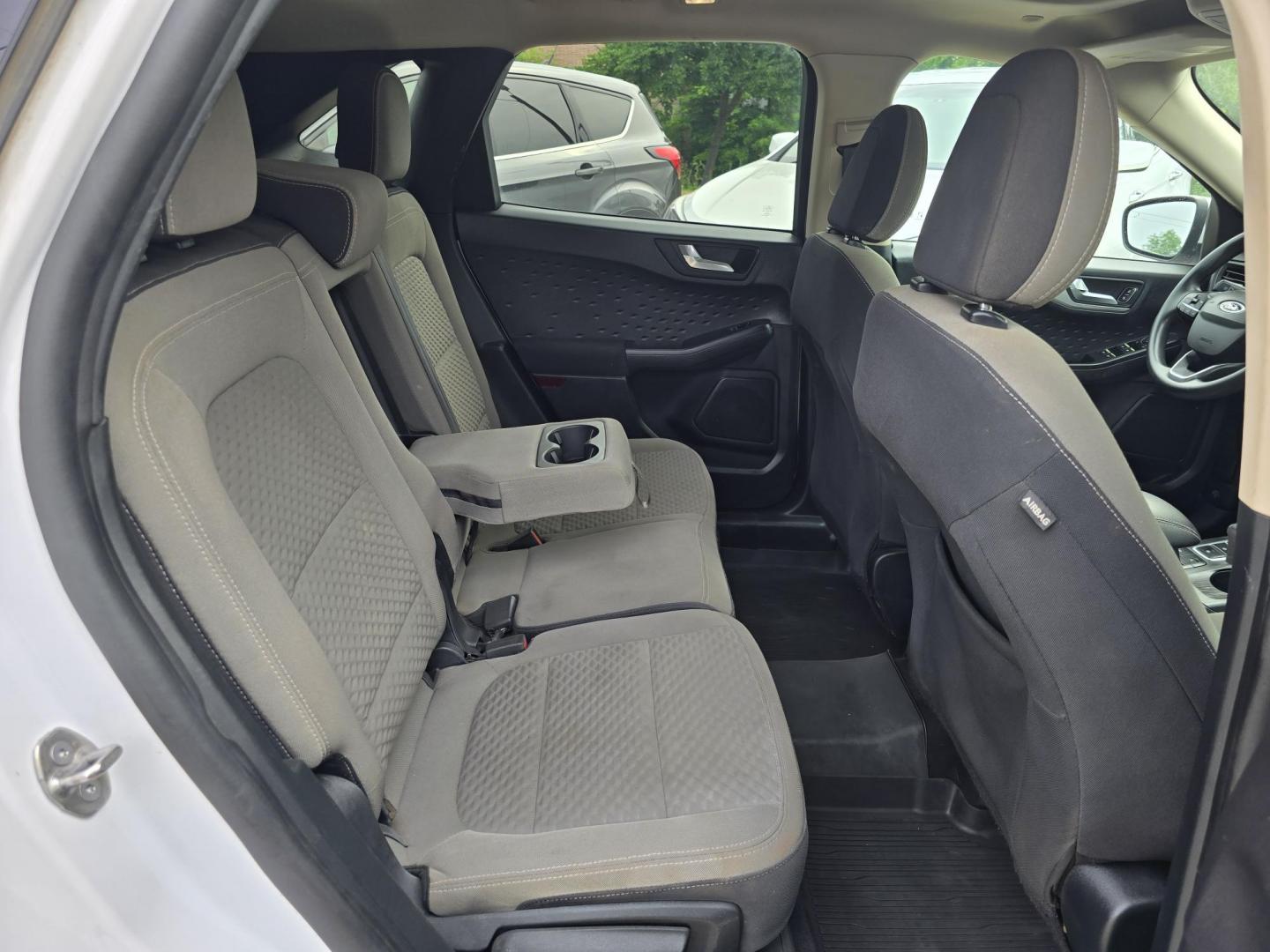2020 WHITE Ford Escape SE (1FMCU9G67LU) with an 1.5L L3 engine, 6A transmission, located at 2660 S.Garland Avenue, Garland, TX, 75041, (469) 298-3118, 32.885551, -96.655602 - Photo#19