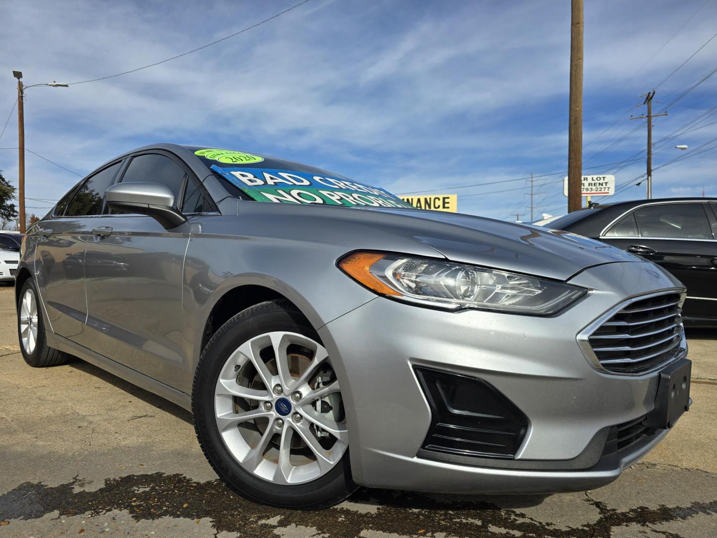 2020 GOLD Ford Fusion SE (3FA6P0HD7LR) with an 1.5L L4 DOHC 16V engine, 6A transmission, located at 2660 S.Garland Avenue, Garland, TX, 75041, (469) 298-3118, 32.885551, -96.655602 - Photo#0