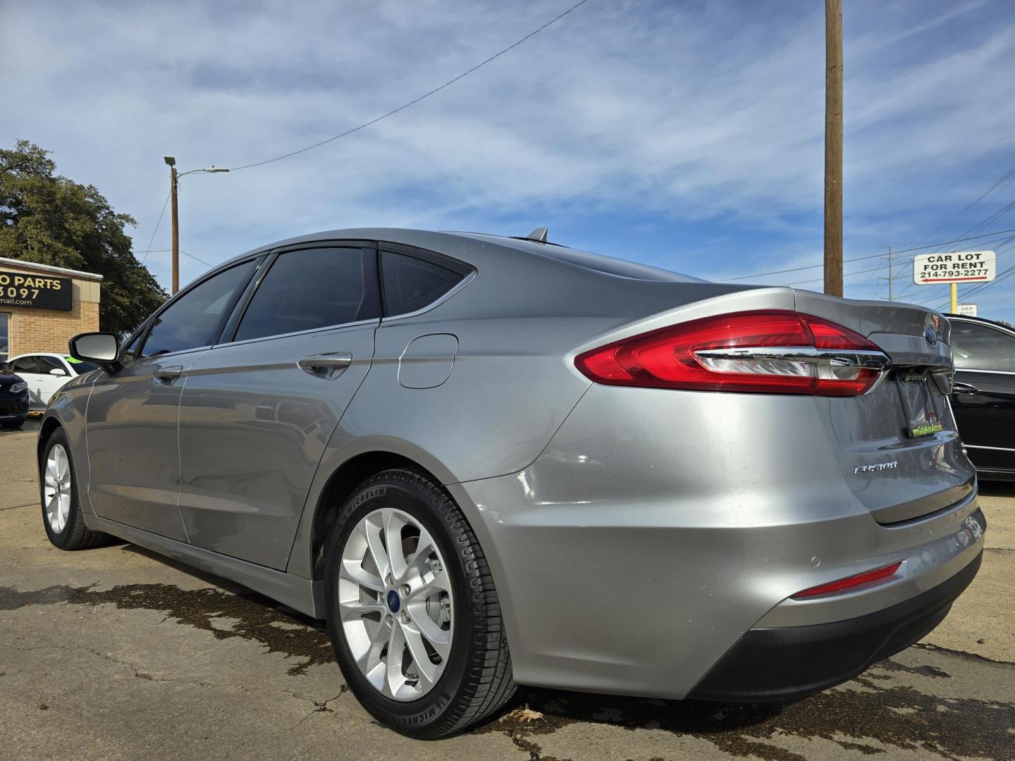 2020 GOLD Ford Fusion SE (3FA6P0HD7LR) with an 1.5L L4 DOHC 16V engine, 6A transmission, located at 2660 S.Garland Avenue, Garland, TX, 75041, (469) 298-3118, 32.885551, -96.655602 - Photo#5