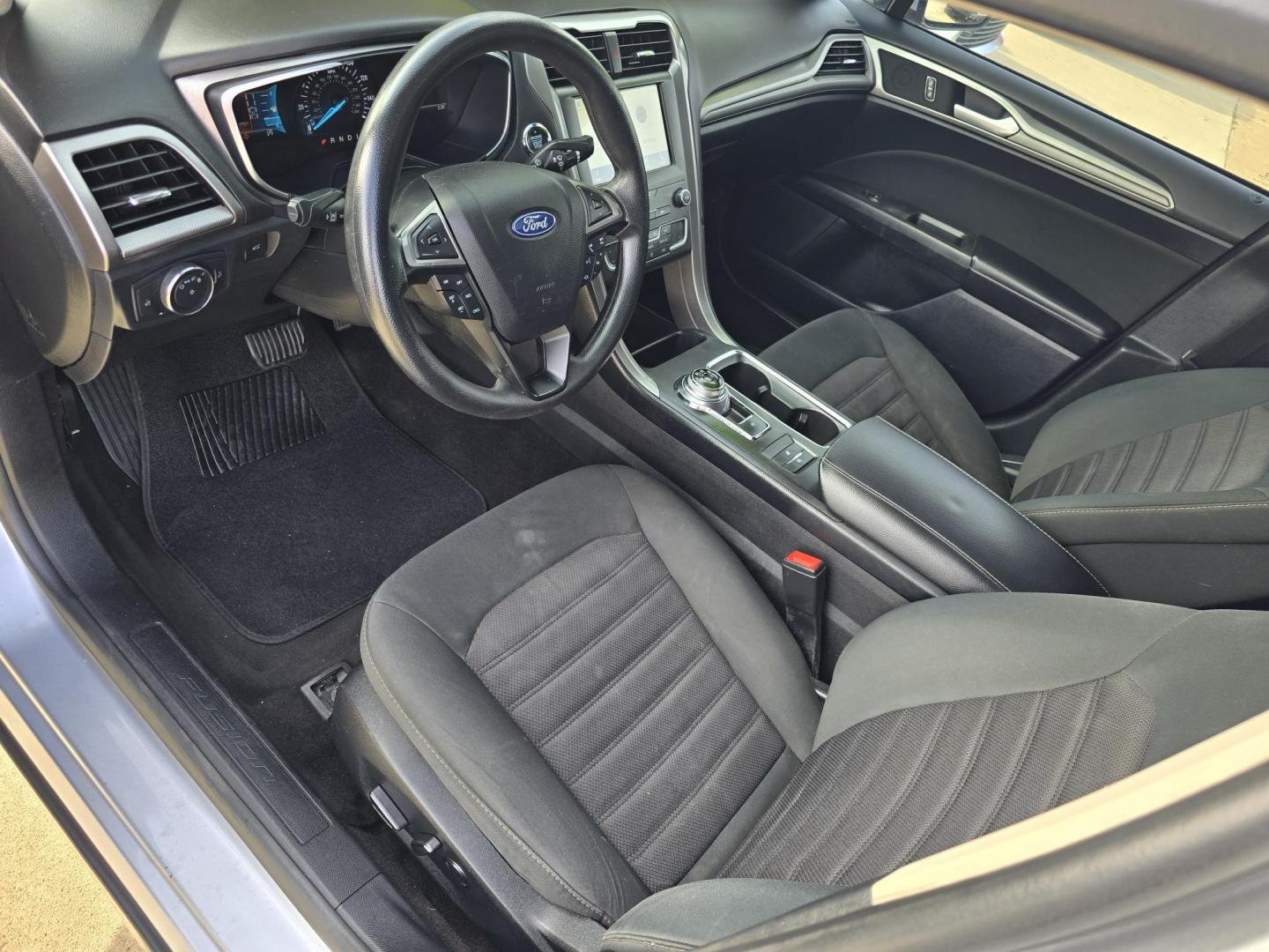 2020 GOLD Ford Fusion SE (3FA6P0HD7LR) with an 1.5L L4 DOHC 16V engine, 6A transmission, located at 2660 S.Garland Avenue, Garland, TX, 75041, (469) 298-3118, 32.885551, -96.655602 - Photo#10