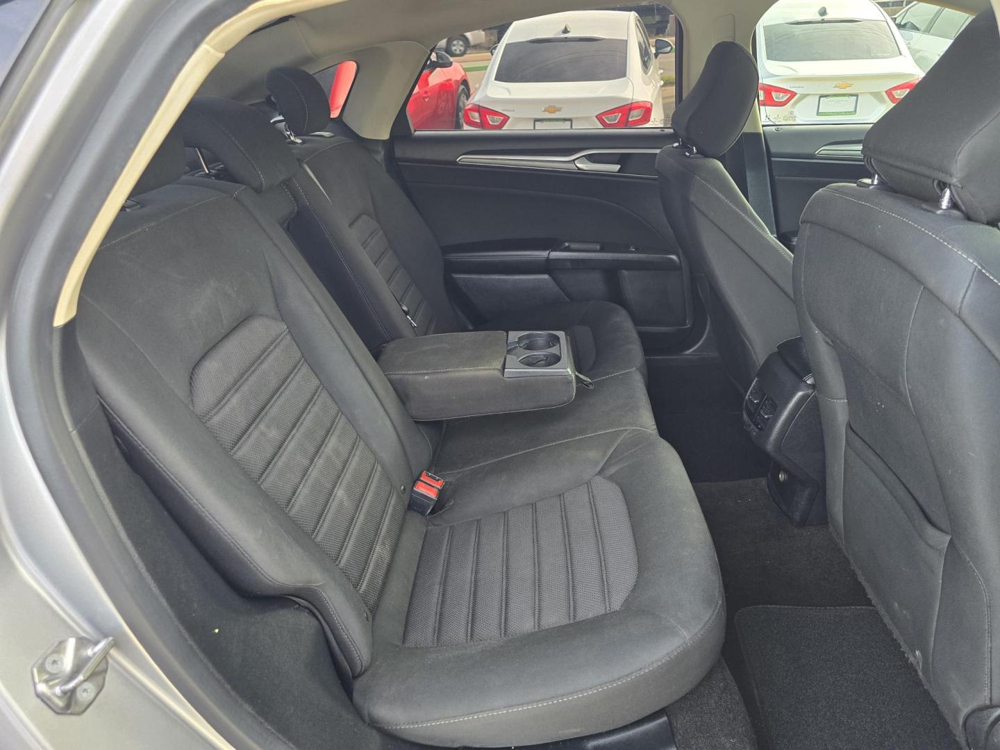 2020 GOLD Ford Fusion SE (3FA6P0HD7LR) with an 1.5L L4 DOHC 16V engine, 6A transmission, located at 2660 S.Garland Avenue, Garland, TX, 75041, (469) 298-3118, 32.885551, -96.655602 - Photo#17