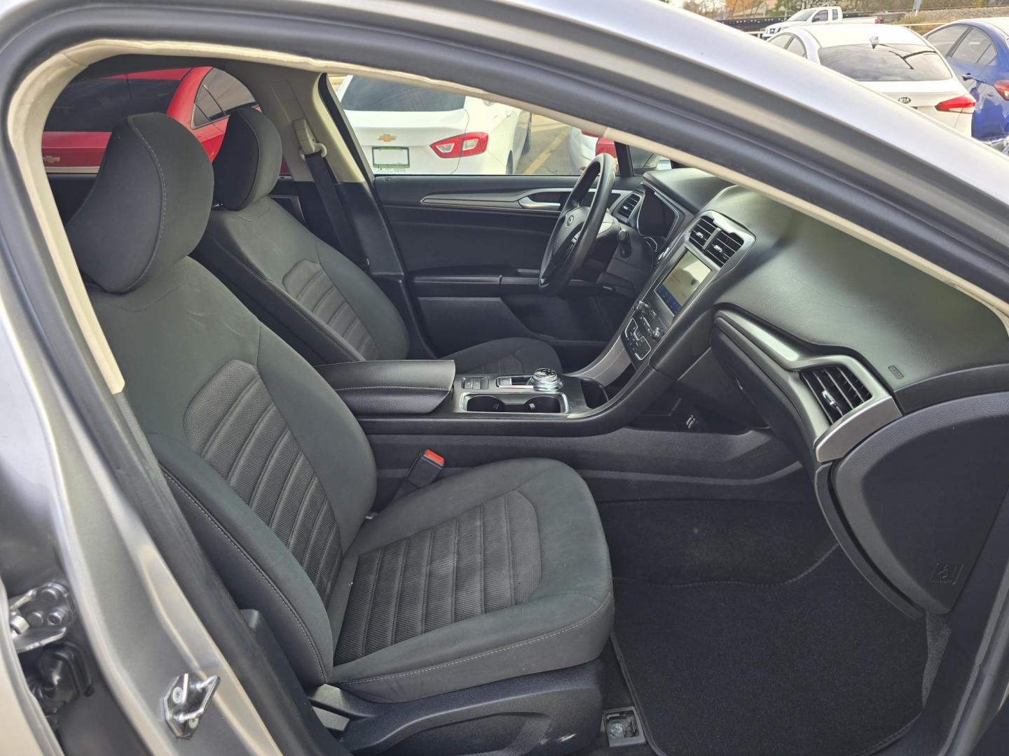 2020 GOLD Ford Fusion SE (3FA6P0HD7LR) with an 1.5L L4 DOHC 16V engine, 6A transmission, located at 2660 S.Garland Avenue, Garland, TX, 75041, (469) 298-3118, 32.885551, -96.655602 - Photo#18