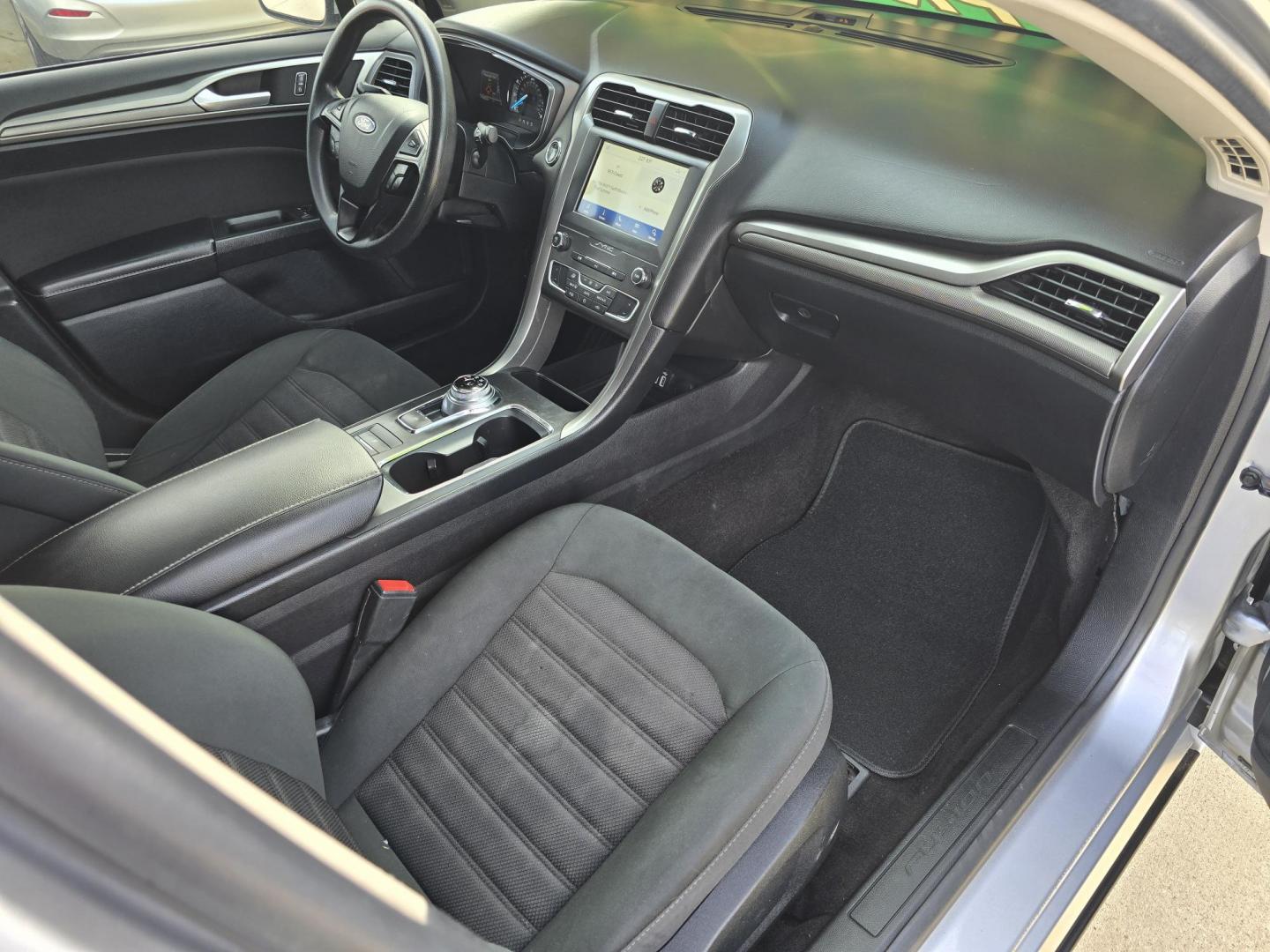 2020 GOLD Ford Fusion SE (3FA6P0HD7LR) with an 1.5L L4 DOHC 16V engine, 6A transmission, located at 2660 S.Garland Avenue, Garland, TX, 75041, (469) 298-3118, 32.885551, -96.655602 - Photo#19