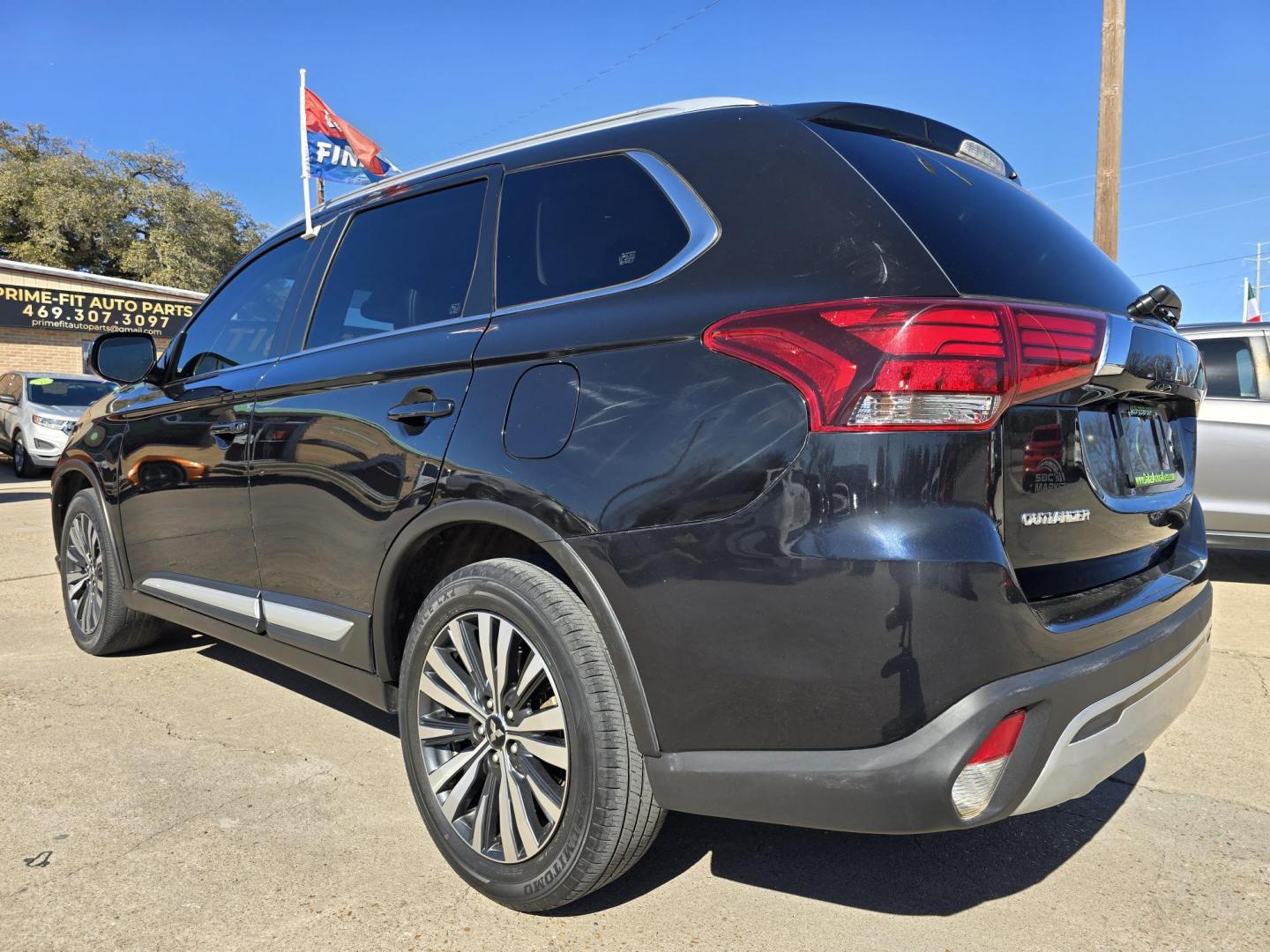 2020 BLACK Mitsubishi Outlander SEL (JA4AZ3A31LZ) with an 2.4L L4 DOHC 16V engine, CVT transmission, located at 2660 S.Garland Avenue, Garland, TX, 75041, (469) 298-3118, 32.885551, -96.655602 - Photo#5