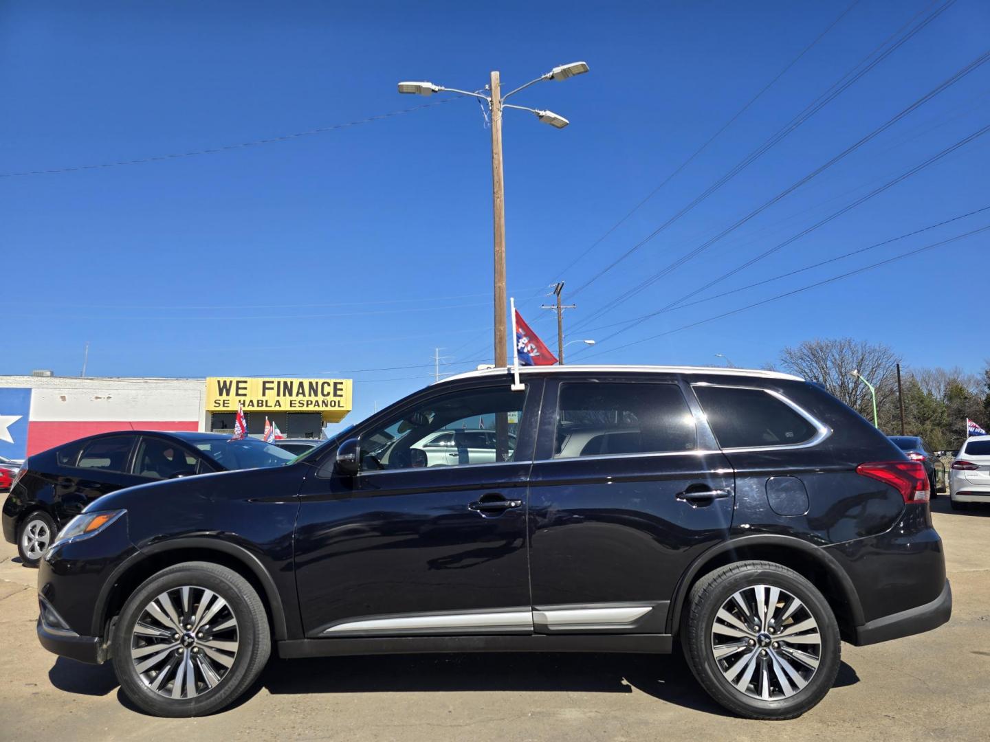2020 BLACK Mitsubishi Outlander SEL (JA4AZ3A31LZ) with an 2.4L L4 DOHC 16V engine, CVT transmission, located at 2660 S.Garland Avenue, Garland, TX, 75041, (469) 298-3118, 32.885551, -96.655602 - Photo#6