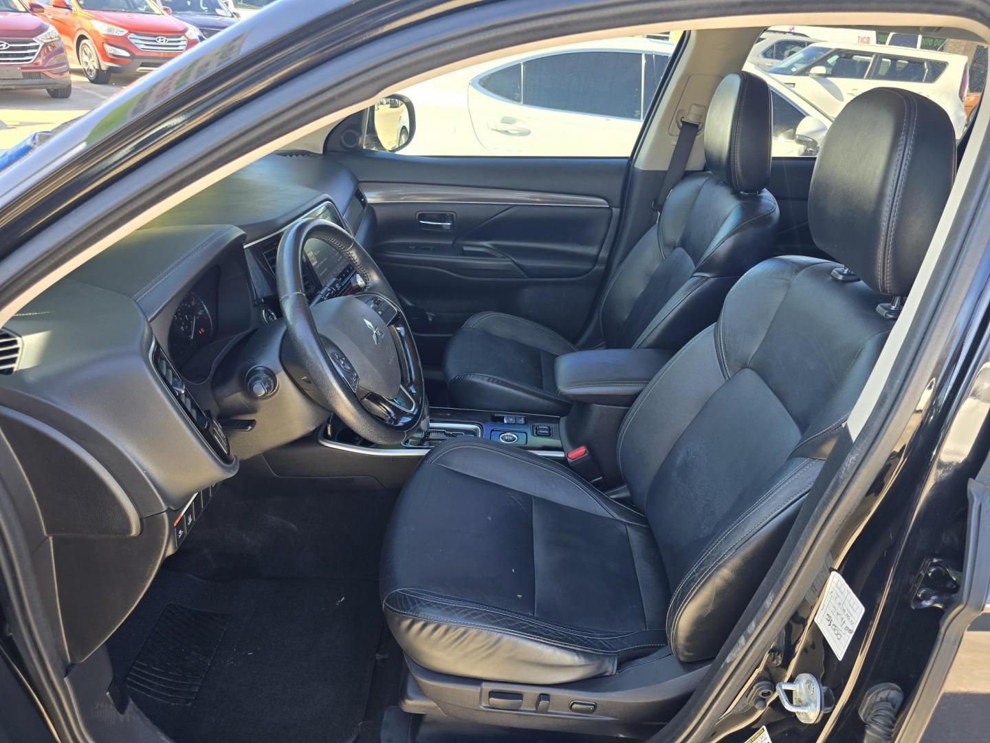 2020 BLACK Mitsubishi Outlander SEL (JA4AZ3A31LZ) with an 2.4L L4 DOHC 16V engine, CVT transmission, located at 2660 S.Garland Avenue, Garland, TX, 75041, (469) 298-3118, 32.885551, -96.655602 - Photo#11