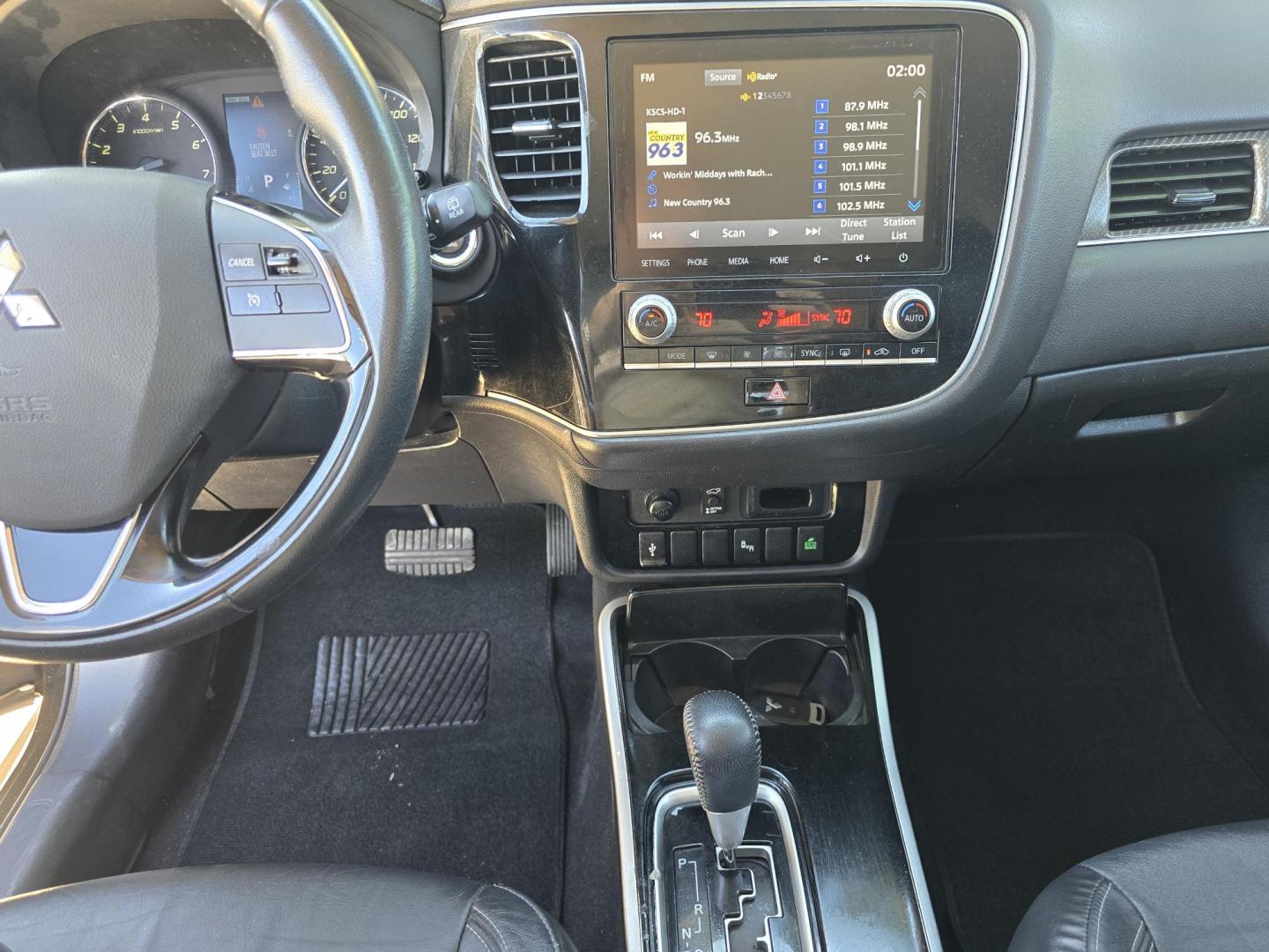 2020 BLACK Mitsubishi Outlander SEL (JA4AZ3A31LZ) with an 2.4L L4 DOHC 16V engine, CVT transmission, located at 2660 S.Garland Avenue, Garland, TX, 75041, (469) 298-3118, 32.885551, -96.655602 - Photo#14