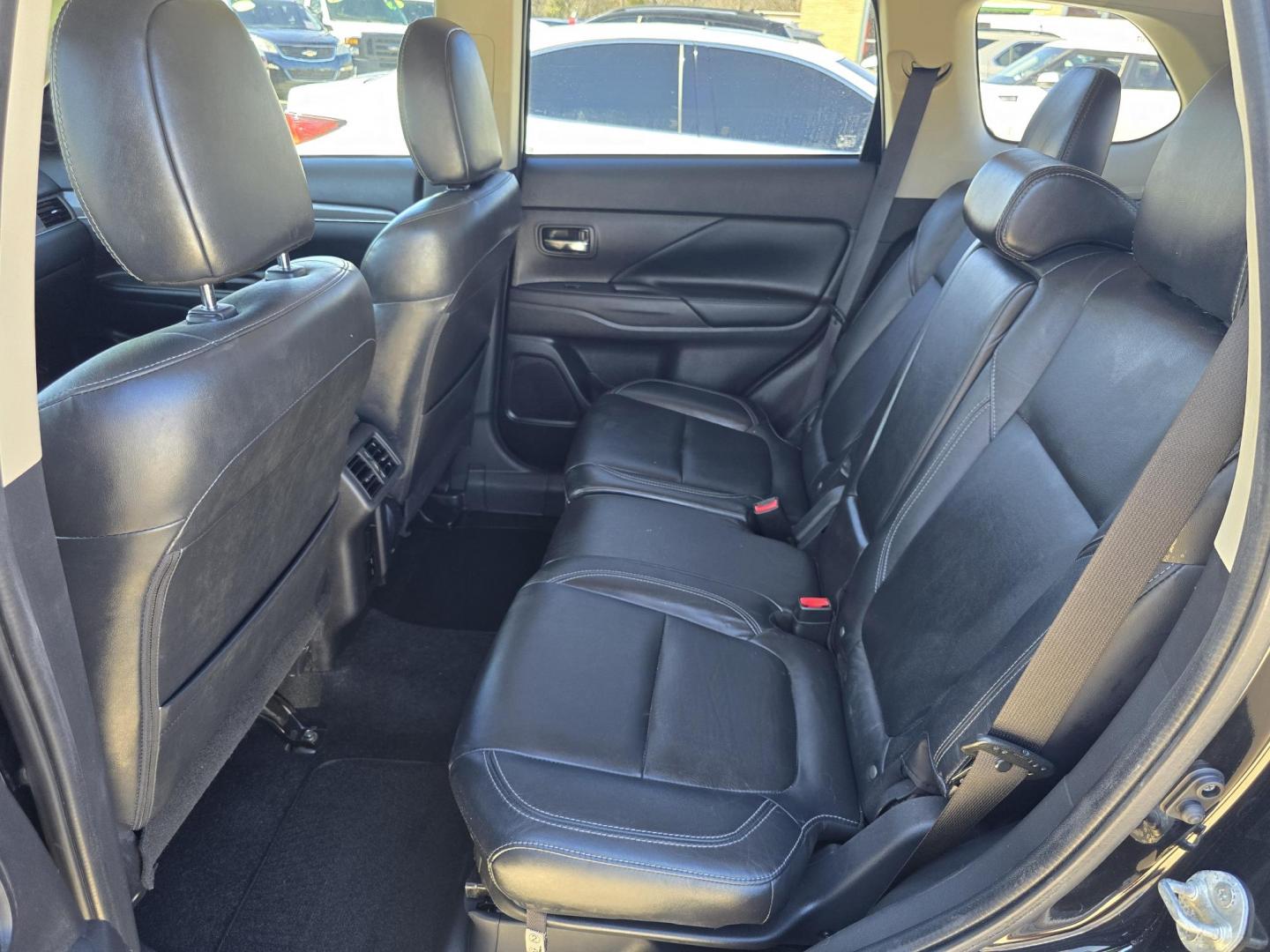 2020 BLACK Mitsubishi Outlander SEL (JA4AZ3A31LZ) with an 2.4L L4 DOHC 16V engine, CVT transmission, located at 2660 S.Garland Avenue, Garland, TX, 75041, (469) 298-3118, 32.885551, -96.655602 - Photo#18