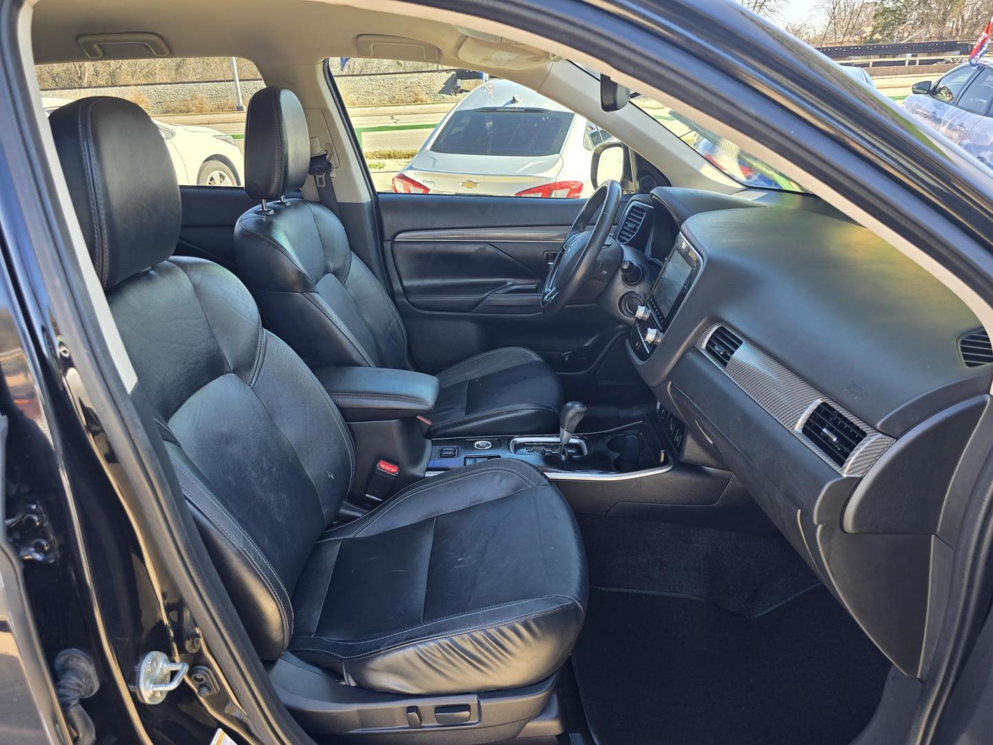 2020 BLACK Mitsubishi Outlander SEL (JA4AZ3A31LZ) with an 2.4L L4 DOHC 16V engine, CVT transmission, located at 2660 S.Garland Avenue, Garland, TX, 75041, (469) 298-3118, 32.885551, -96.655602 - Photo#22