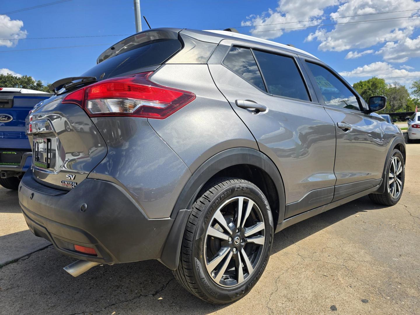 2020 GRAY Nissan Kicks SV (3N1CP5CV9LL) with an 1.6L L4 engine, CVT transmission, located at 2660 S.Garland Avenue, Garland, TX, 75041, (469) 298-3118, 32.885551, -96.655602 - Photo#3