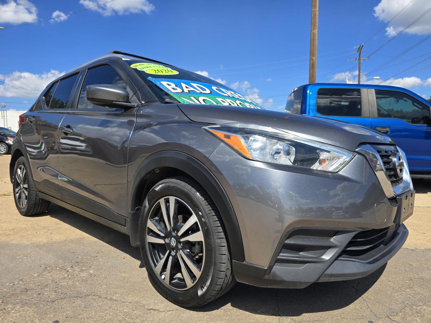 2020 GRAY Nissan Kicks SV (3N1CP5CV9LL) with an 1.6L L4 engine, CVT transmission, located at 2660 S.Garland Avenue, Garland, TX, 75041, (469) 298-3118, 32.885551, -96.655602 - Photo#1