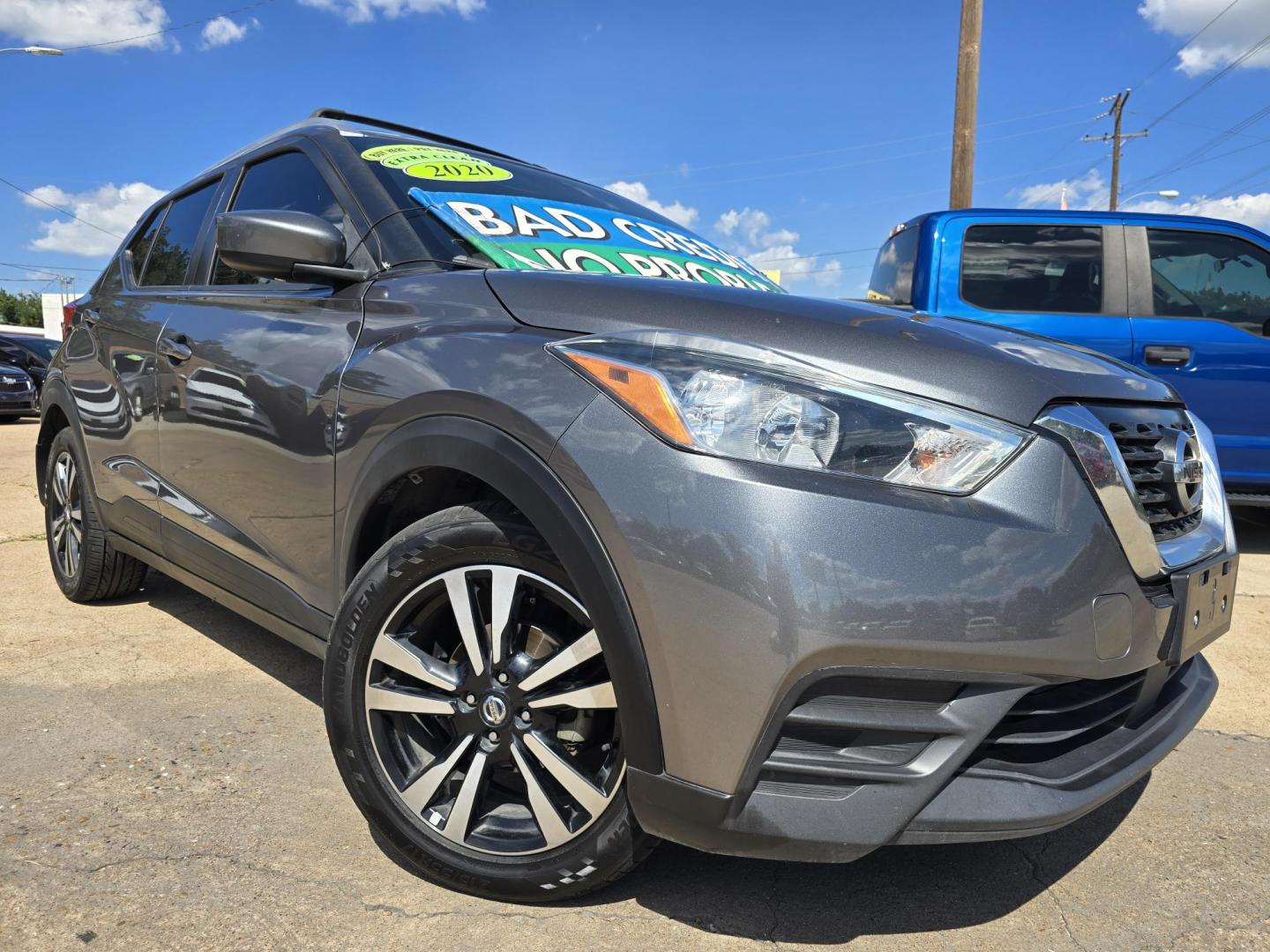 2020 GRAY Nissan Kicks SV (3N1CP5CV9LL) with an 1.6L L4 engine, CVT transmission, located at 2660 S.Garland Avenue, Garland, TX, 75041, (469) 298-3118, 32.885551, -96.655602 - Photo#0