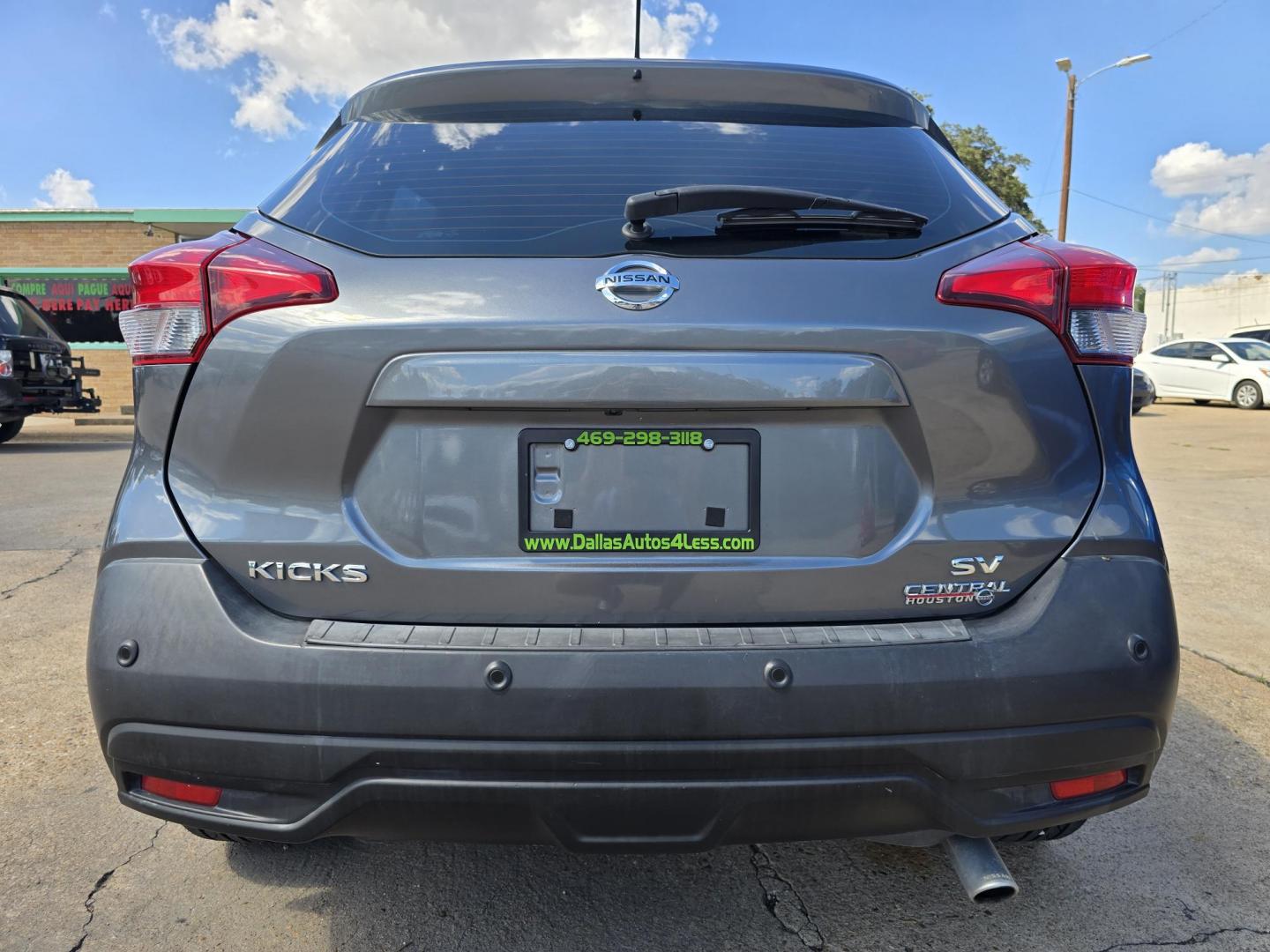 2020 GRAY Nissan Kicks SV (3N1CP5CV9LL) with an 1.6L L4 engine, CVT transmission, located at 2660 S.Garland Avenue, Garland, TX, 75041, (469) 298-3118, 32.885551, -96.655602 - Photo#4