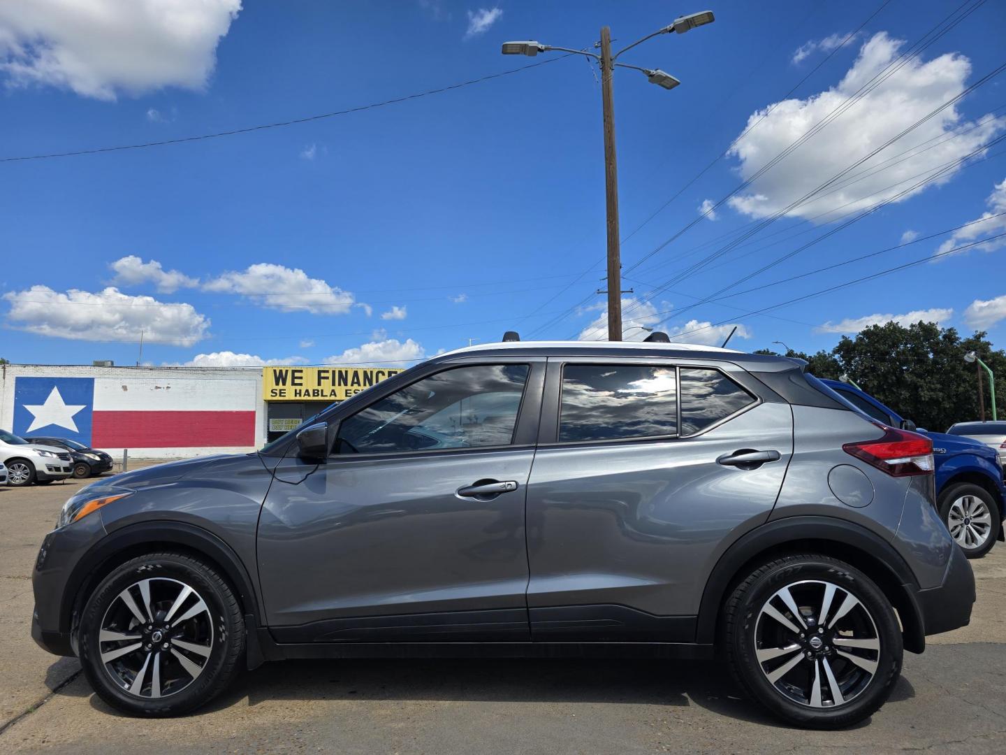 2020 GRAY Nissan Kicks SV (3N1CP5CV9LL) with an 1.6L L4 engine, CVT transmission, located at 2660 S.Garland Avenue, Garland, TX, 75041, (469) 298-3118, 32.885551, -96.655602 - Photo#6
