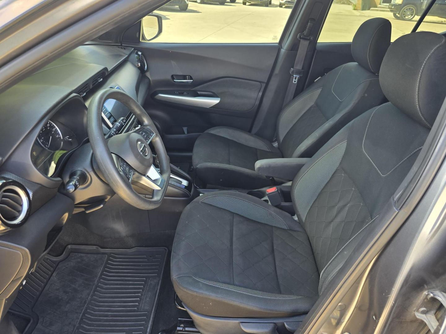 2020 GRAY Nissan Kicks SV (3N1CP5CV9LL) with an 1.6L L4 engine, CVT transmission, located at 2660 S.Garland Avenue, Garland, TX, 75041, (469) 298-3118, 32.885551, -96.655602 - Photo#11