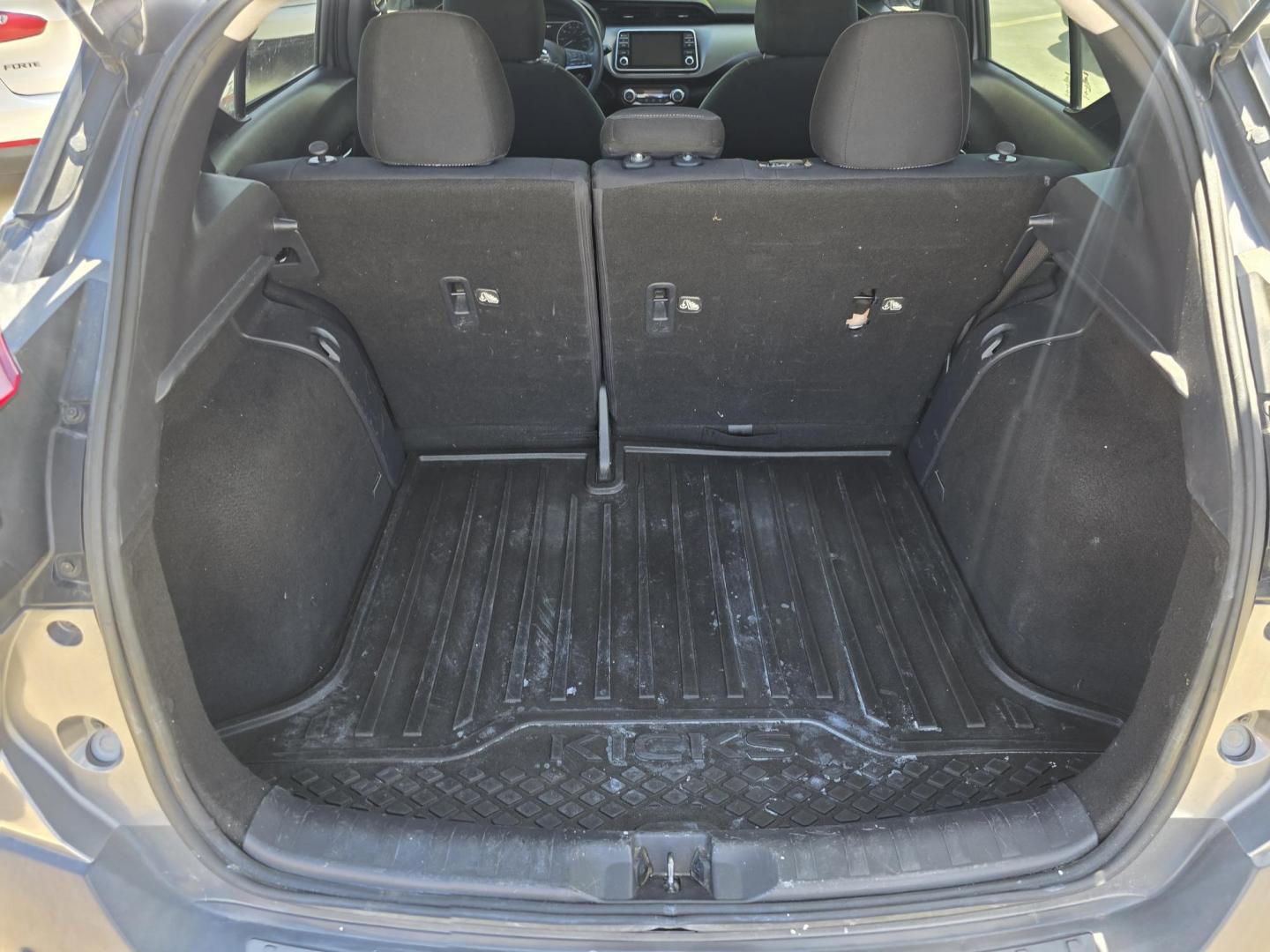 2020 GRAY Nissan Kicks SV (3N1CP5CV9LL) with an 1.6L L4 engine, CVT transmission, located at 2660 S.Garland Avenue, Garland, TX, 75041, (469) 298-3118, 32.885551, -96.655602 - Photo#18