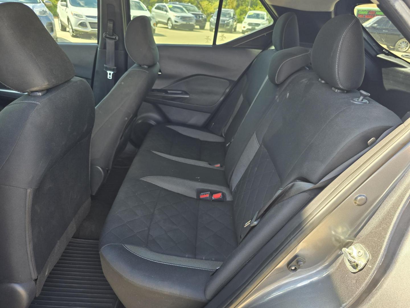 2020 GRAY Nissan Kicks SV (3N1CP5CV9LL) with an 1.6L L4 engine, CVT transmission, located at 2660 S.Garland Avenue, Garland, TX, 75041, (469) 298-3118, 32.885551, -96.655602 - Photo#17