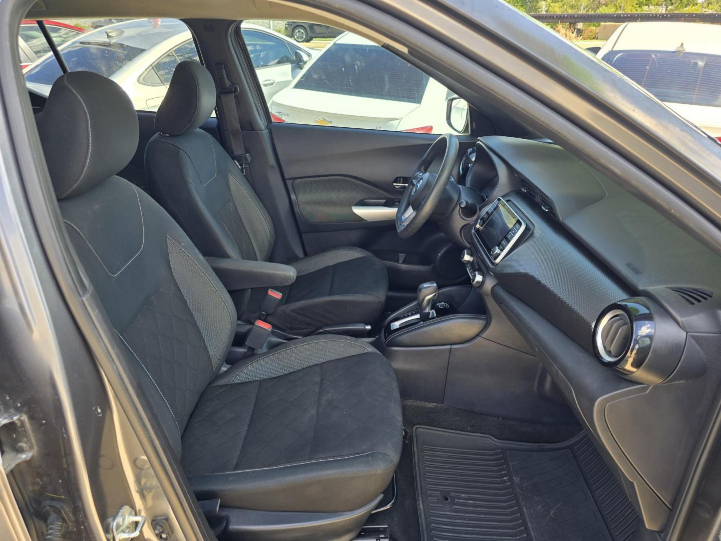 2020 GRAY Nissan Kicks SV (3N1CP5CV9LL) with an 1.6L L4 engine, CVT transmission, located at 2660 S.Garland Avenue, Garland, TX, 75041, (469) 298-3118, 32.885551, -96.655602 - Photo#20