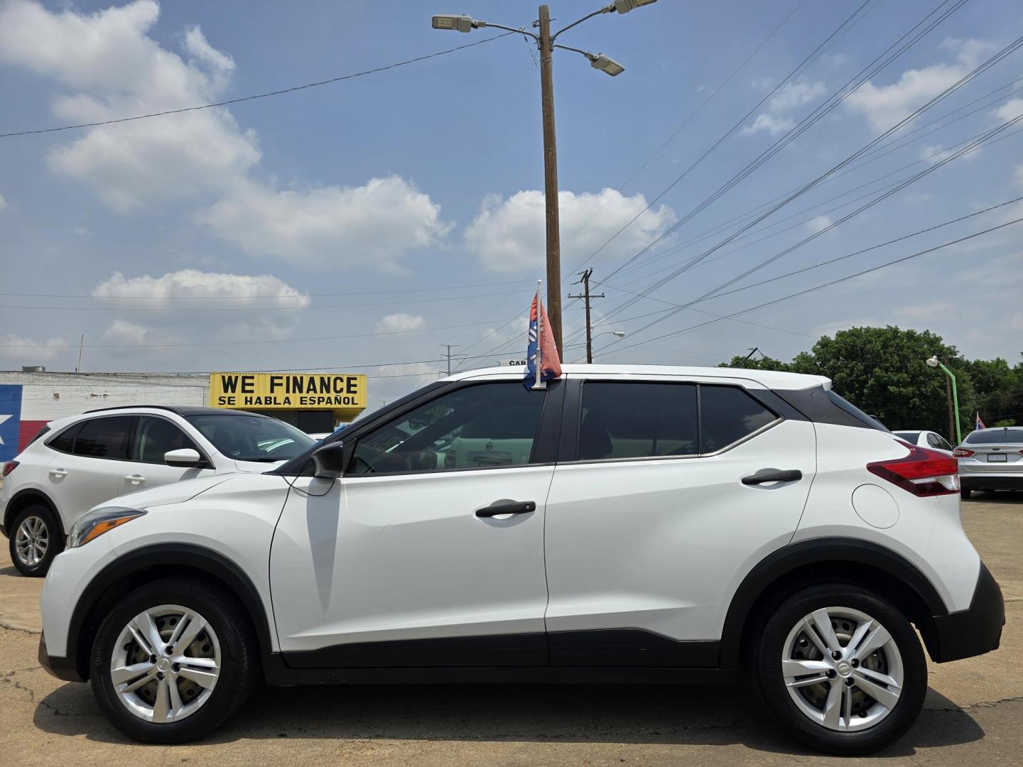 2020 Nissan Kicks S (3N1CP5BVXLL) with an 1.6L L4 engine, CVT transmission, located at 2660 S.Garland Avenue, Garland, TX, 75041, (469) 298-3118, 32.885551, -96.655602 - Photo#6