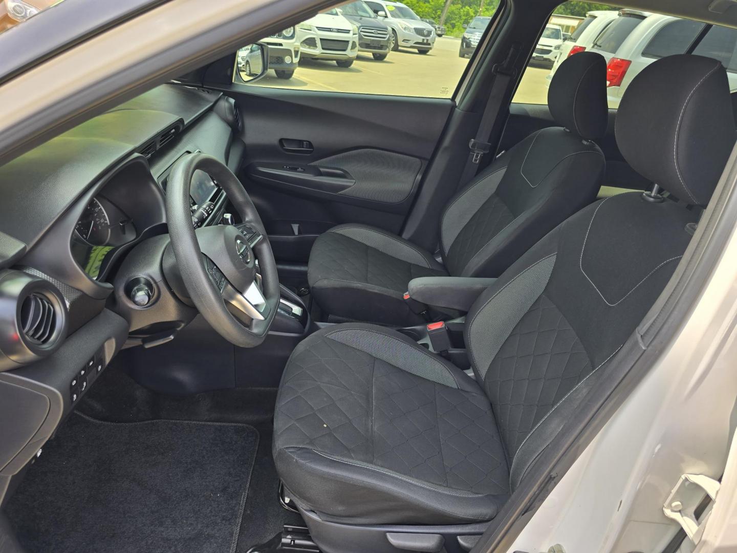 2020 Nissan Kicks S (3N1CP5BVXLL) with an 1.6L L4 engine, CVT transmission, located at 2660 S.Garland Avenue, Garland, TX, 75041, (469) 298-3118, 32.885551, -96.655602 - Photo#12