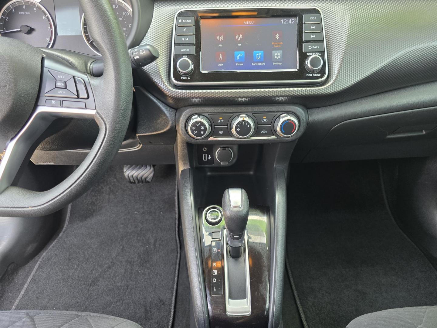 2020 Nissan Kicks S (3N1CP5BVXLL) with an 1.6L L4 engine, CVT transmission, located at 2660 S.Garland Avenue, Garland, TX, 75041, (469) 298-3118, 32.885551, -96.655602 - Photo#15