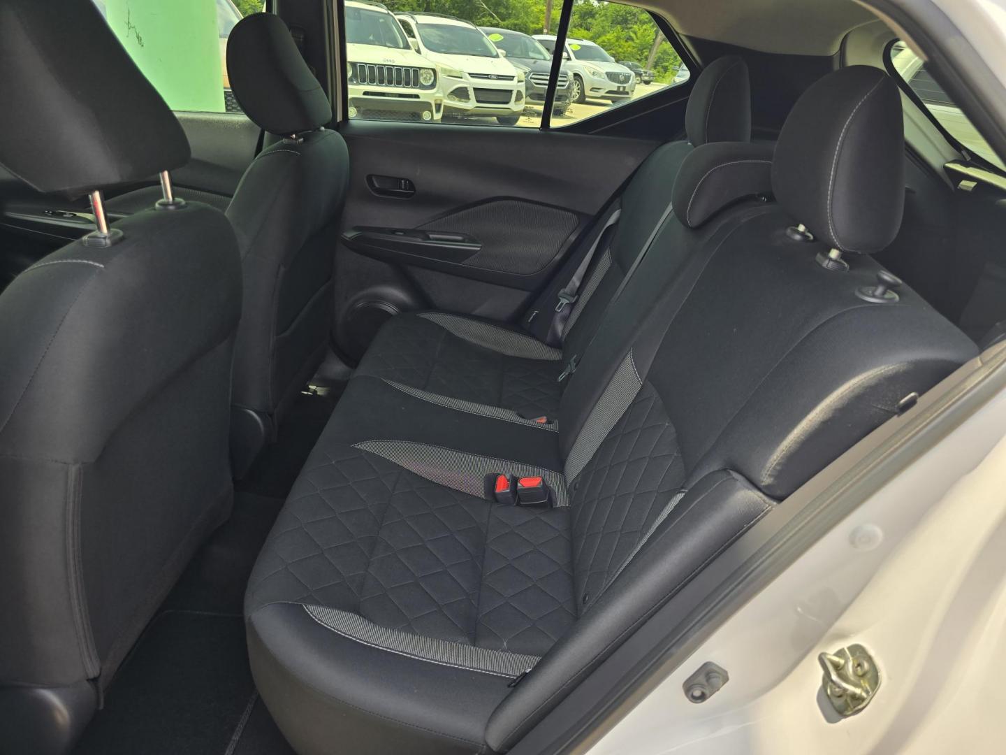 2020 Nissan Kicks S (3N1CP5BVXLL) with an 1.6L L4 engine, CVT transmission, located at 2660 S.Garland Avenue, Garland, TX, 75041, (469) 298-3118, 32.885551, -96.655602 - Photo#17