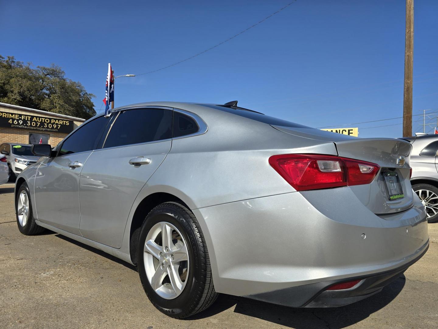 2021 SILVER Chevrolet Malibu LS (1G1ZB5ST0MF) with an 1.5L L4 DOHC 16V engine, 6A transmission, located at 2660 S.Garland Avenue, Garland, TX, 75041, (469) 298-3118, 32.885551, -96.655602 - Photo#5