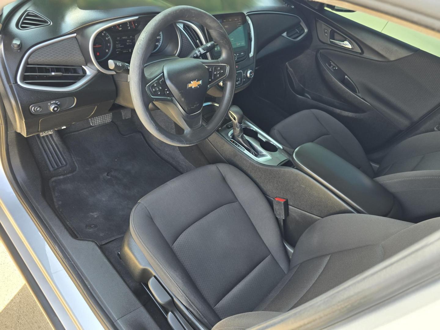 2021 SILVER Chevrolet Malibu LS (1G1ZB5ST0MF) with an 1.5L L4 DOHC 16V engine, 6A transmission, located at 2660 S.Garland Avenue, Garland, TX, 75041, (469) 298-3118, 32.885551, -96.655602 - Photo#10