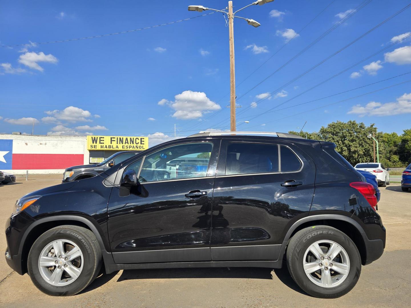 2022 BLACK Chevrolet Trax LT (KL7CJLSM4NB) with an 1.4L L4 DOHC 16V engine, 6A transmission, located at 2660 S.Garland Avenue, Garland, TX, 75041, (469) 298-3118, 32.885551, -96.655602 - Photo#6