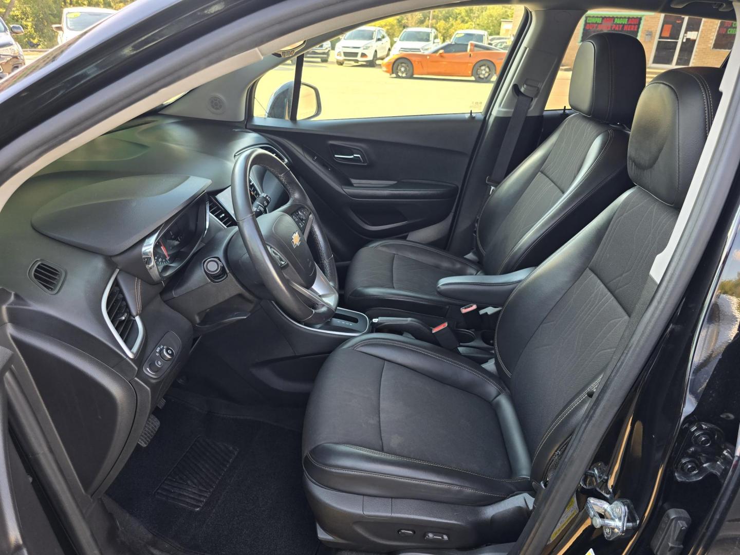 2022 BLACK Chevrolet Trax LT (KL7CJLSM4NB) with an 1.4L L4 DOHC 16V engine, 6A transmission, located at 2660 S.Garland Avenue, Garland, TX, 75041, (469) 298-3118, 32.885551, -96.655602 - Photo#11