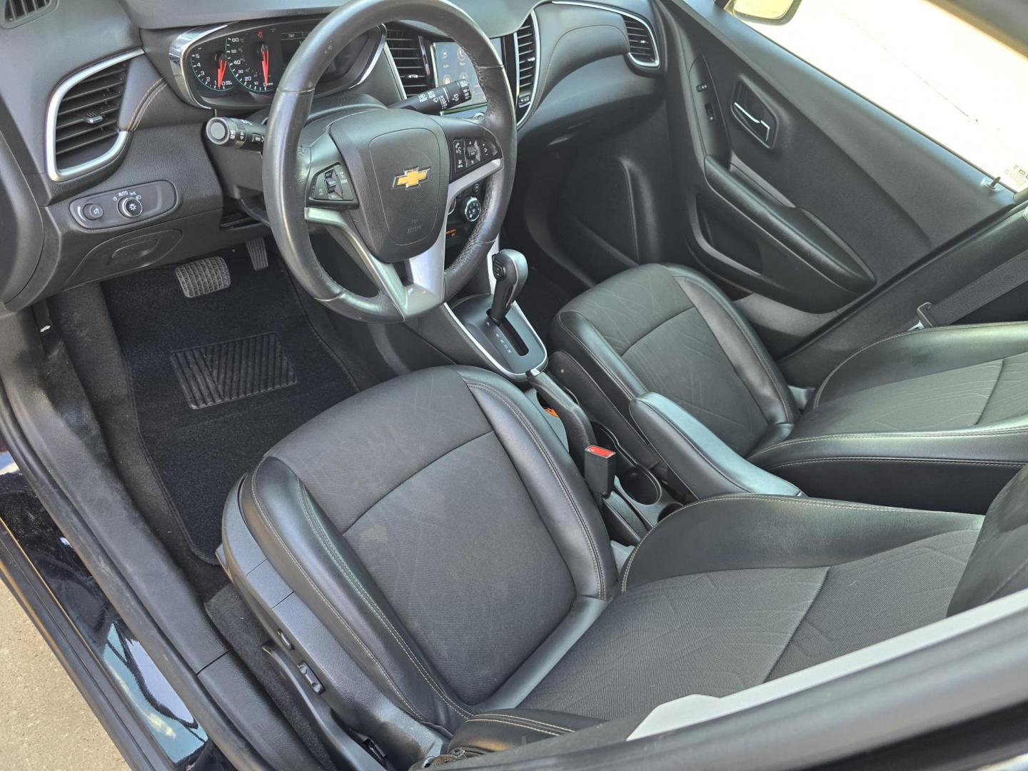 2022 BLACK Chevrolet Trax LT (KL7CJLSM4NB) with an 1.4L L4 DOHC 16V engine, 6A transmission, located at 2660 S.Garland Avenue, Garland, TX, 75041, (469) 298-3118, 32.885551, -96.655602 - Photo#10