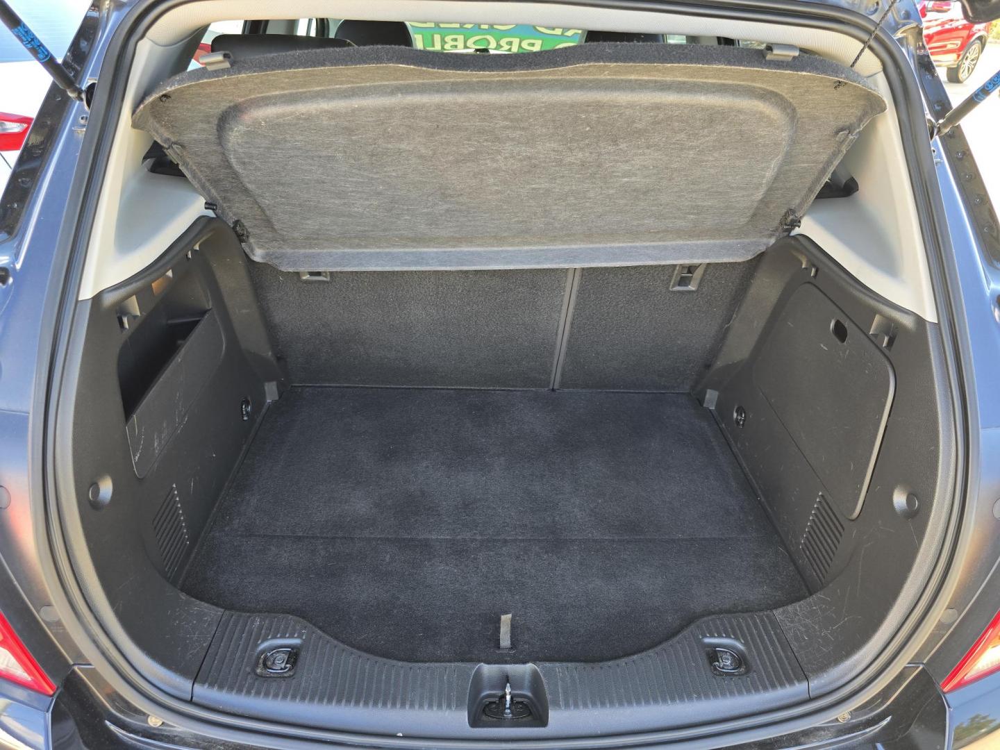 2022 BLACK Chevrolet Trax LT (KL7CJLSM4NB) with an 1.4L L4 DOHC 16V engine, 6A transmission, located at 2660 S.Garland Avenue, Garland, TX, 75041, (469) 298-3118, 32.885551, -96.655602 - Photo#18