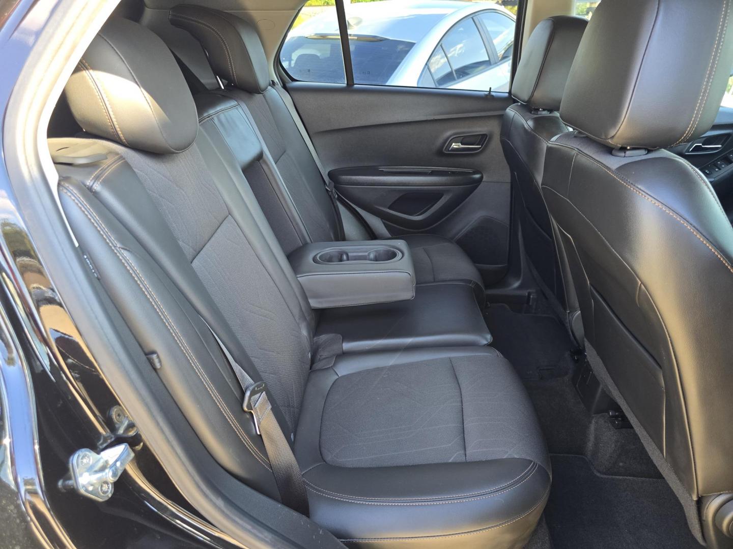 2022 BLACK Chevrolet Trax LT (KL7CJLSM4NB) with an 1.4L L4 DOHC 16V engine, 6A transmission, located at 2660 S.Garland Avenue, Garland, TX, 75041, (469) 298-3118, 32.885551, -96.655602 - Photo#19